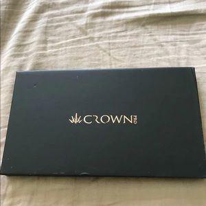 CROWN PRO eyeshadow palette